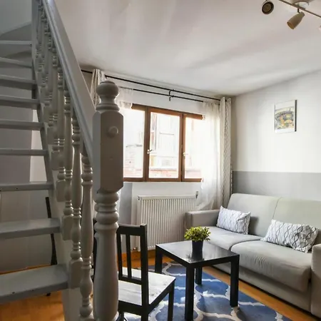 Cozy Flat Close To Stations And Old - Welkeys